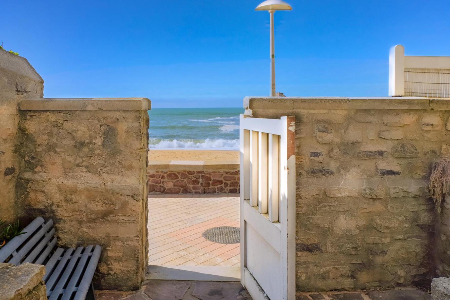 Magnifique Appartement Avec Terrasse, Parking Et Vue Sur L'Ocean Pour 5 Биариц Екстериор снимка